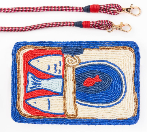 Sardine-shaped seed bead clutch